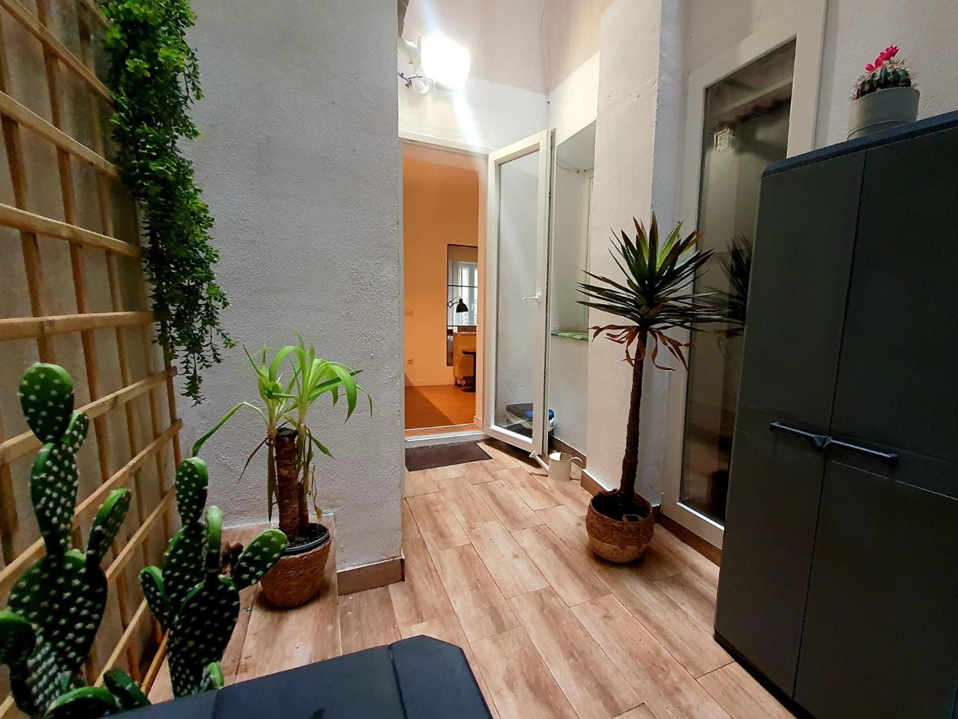 Rentadore Atocha Suites มาดริด ภายนอก รูปภาพ